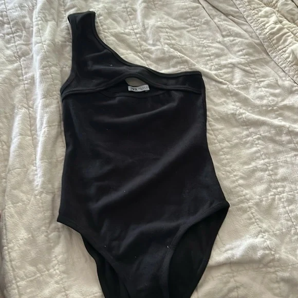 Zara one shoulder bodysuit - Picture 1 of 3